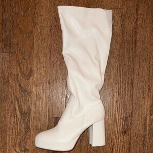 TOP Moda Chic Cream Heeled Boots